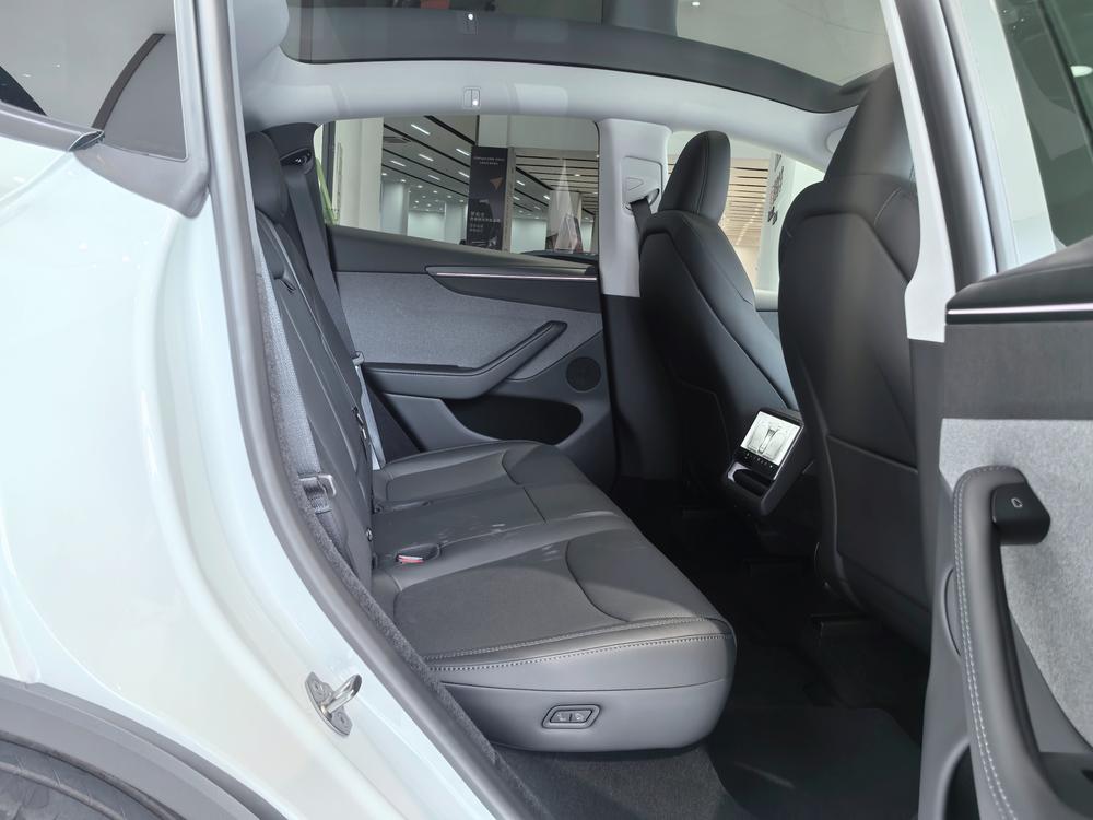Tesla Model Y 2026 #13 Tesla Model Y 2026 immagine di auto #13