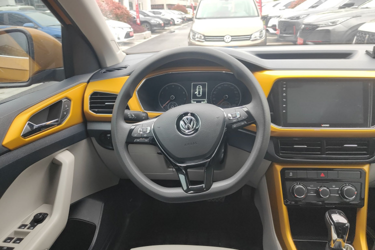 Volkswagen T-Cross 2020 car image #11