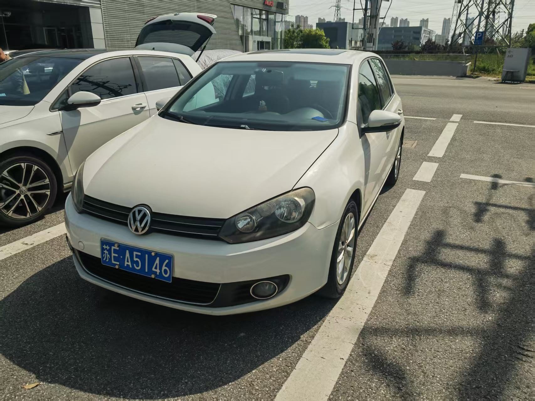 Volkswagen Golf 2013 car image 