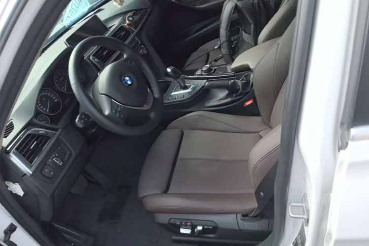 BMW 3 Series 2017 car image #19