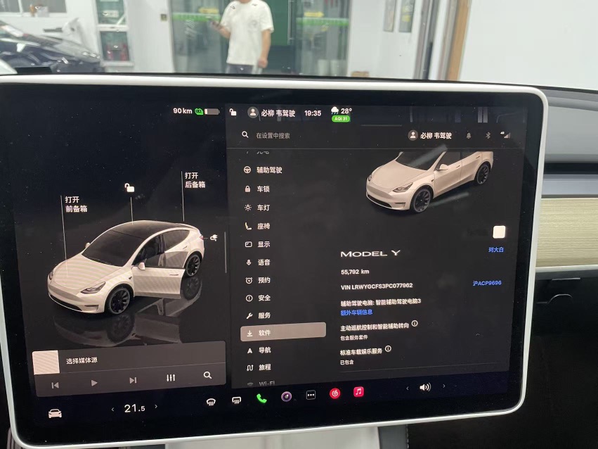 Tesla Model Y 2023 car image #7