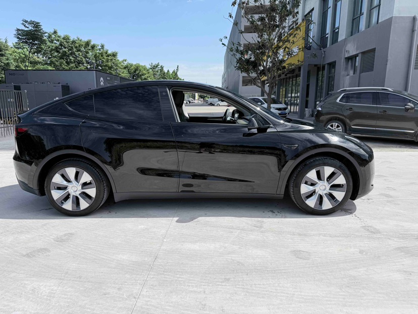 Tesla Model Y 2023 #3 Tesla Model Y 2023 car image #3