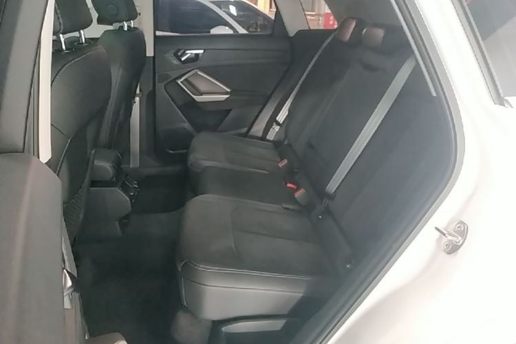 Audi Q3 2021 car image #17
