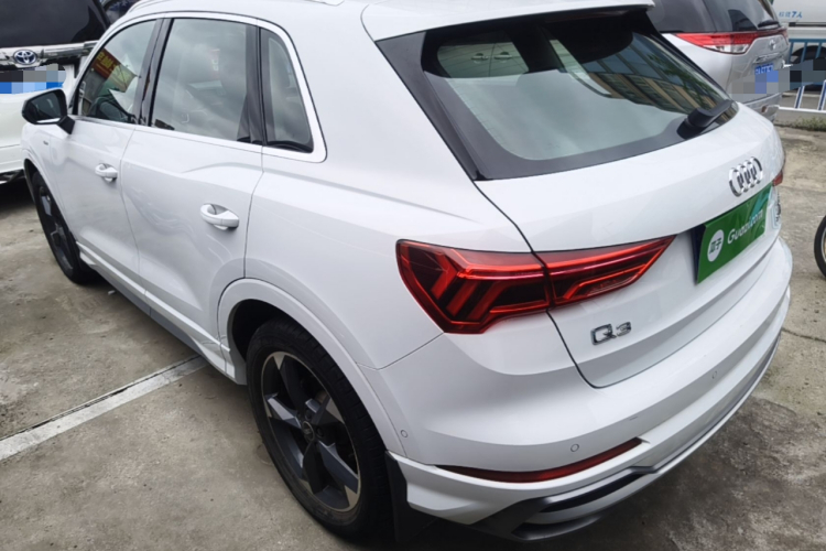 Audi Q3 2022 car image #7