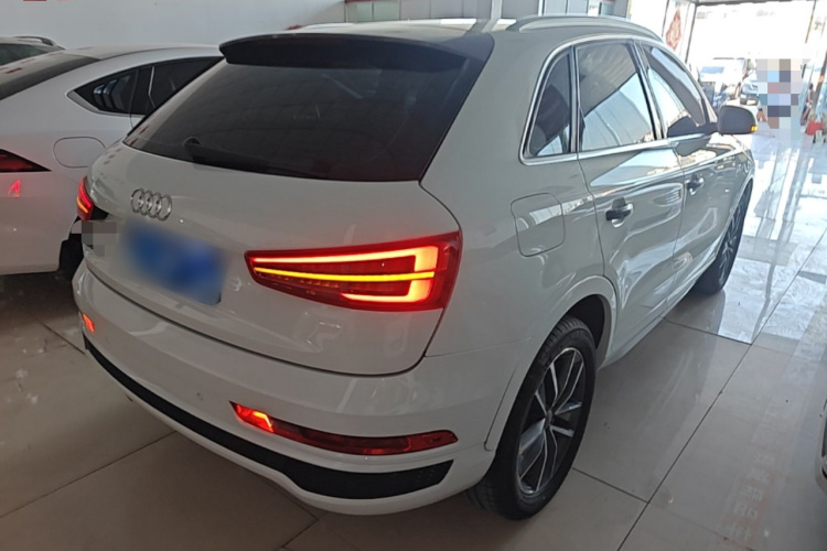 Audi Q3 2019 car image #7