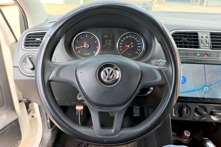 Volkswagen Polo 2015 صورة سيارة #19