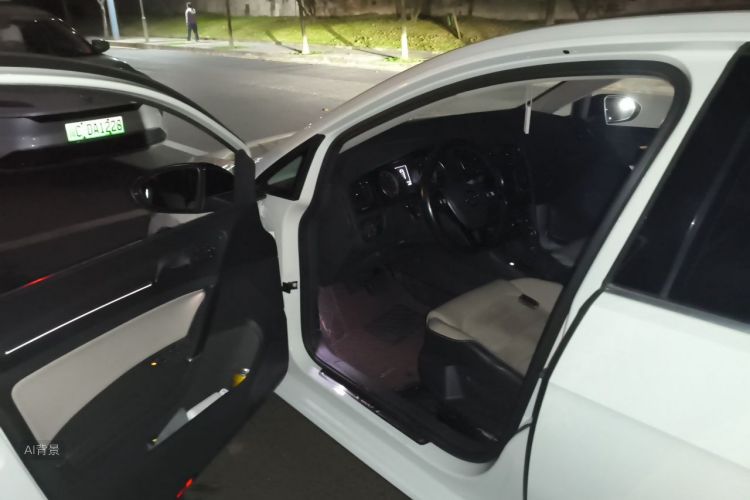 Volkswagen Golf 2017 car image #18