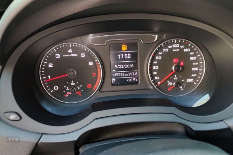 Audi Q3 2017 car image #13