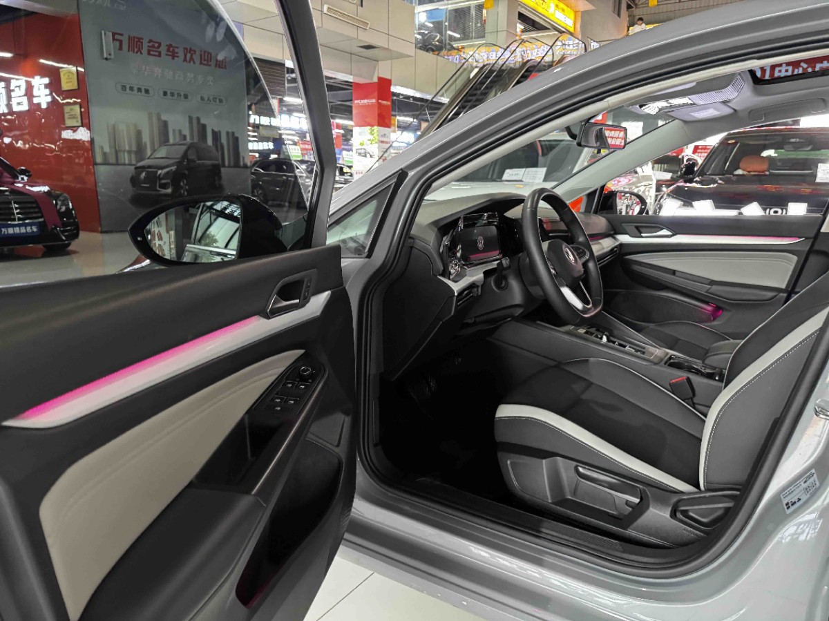 Volkswagen Golf 2024 car image #4
