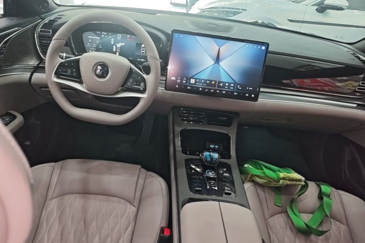 BYD Han 2025 immagine di auto #10