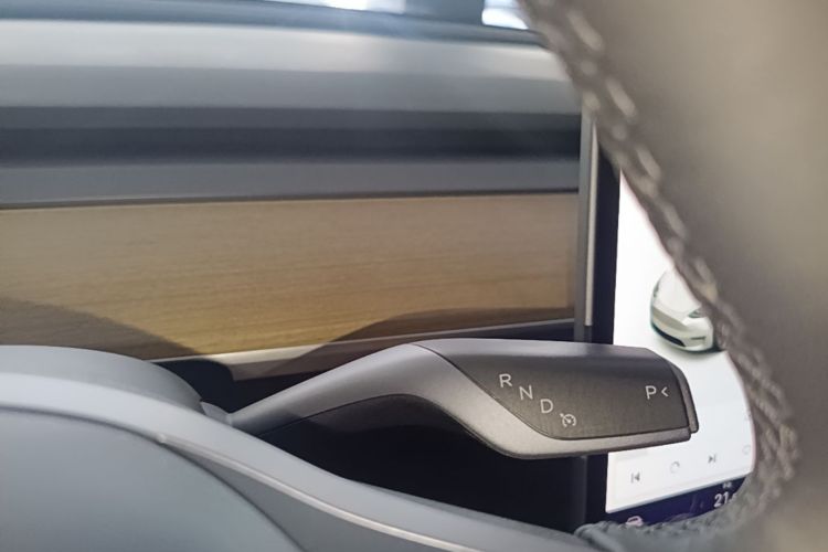 Tesla Model Y 2021 #14 Tesla Model Y 2021 car image #14