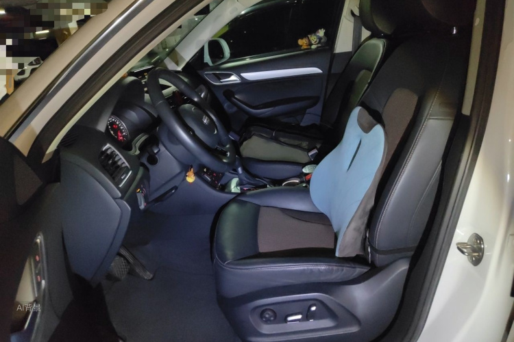 Audi Q3 2019 car image #17