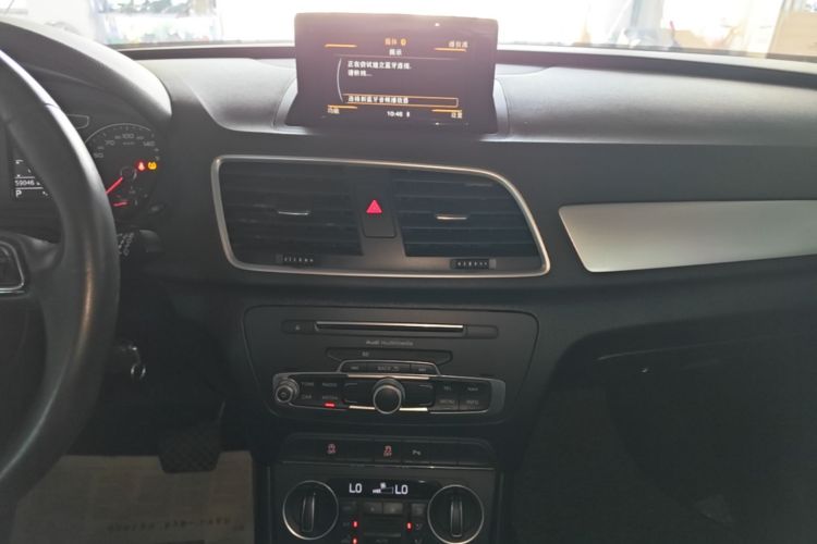 Audi Q3 2017 car image #13