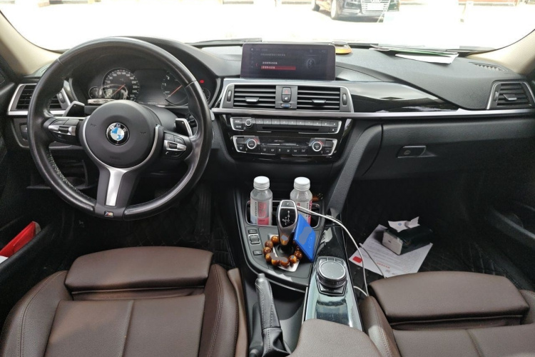 BMW 3 Series 2018 car image #12