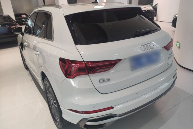 Audi Q3 2023 car image #5