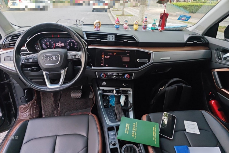 Audi Q3 2020 car image #11