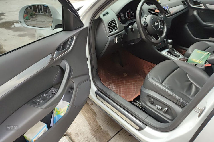 Audi Q3 2017 car image #18