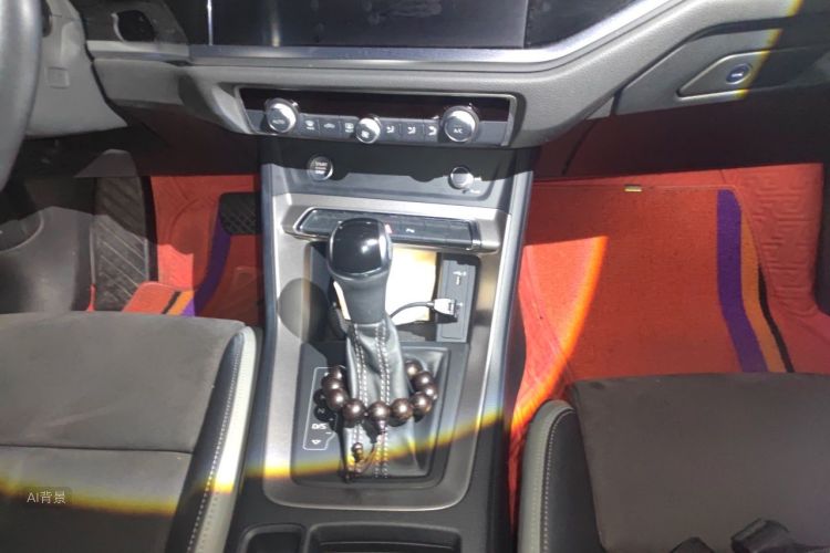 Audi Q3 2020 car image #15