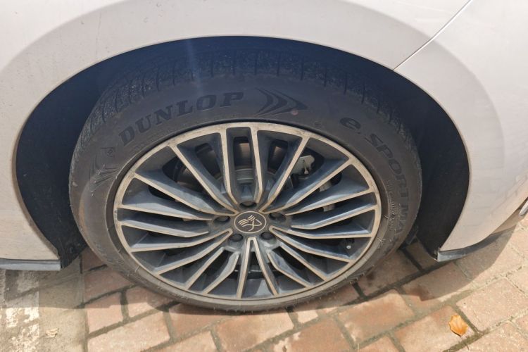 BYD Han 2023 car image #9