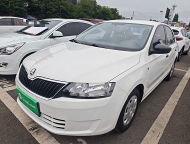 Skoda Rapid 2016 Skoda Rapid 2016 image de voiture