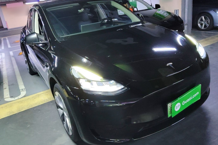 Tesla Model Y 2023 immagine di auto #4
