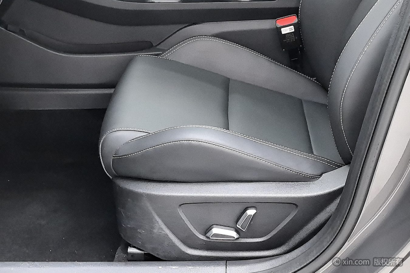 GEELY Coolray 2026 #21 GEELY Coolray 2026 car image #21