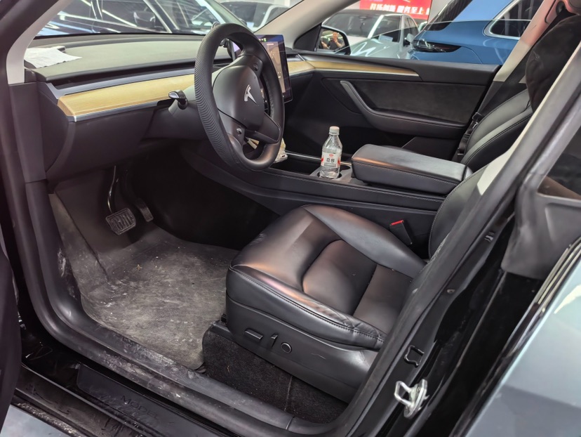 Tesla Model Y 2021 car image #3