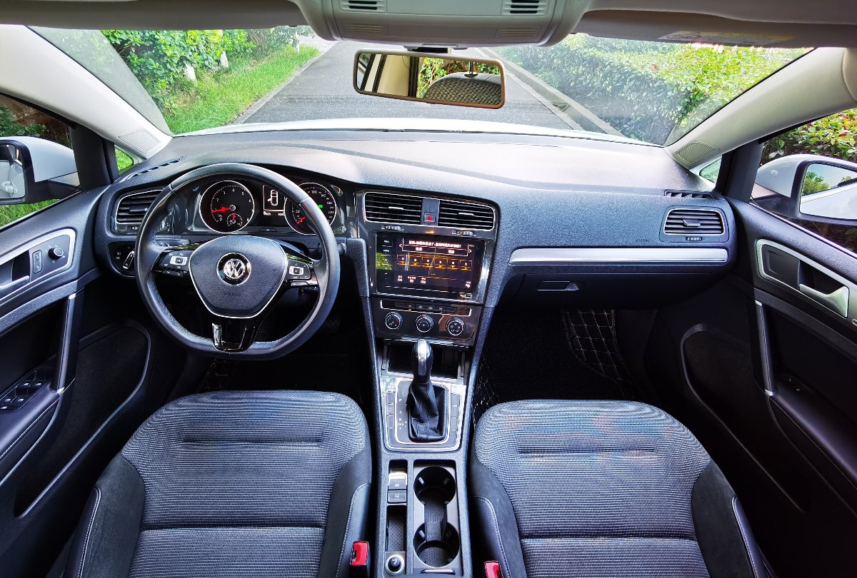 Volkswagen Golf 2020 car image #10