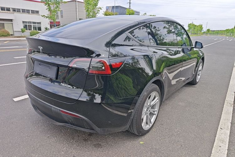 Tesla Model Y 2023 #7 Tesla Model Y 2023 car image #7