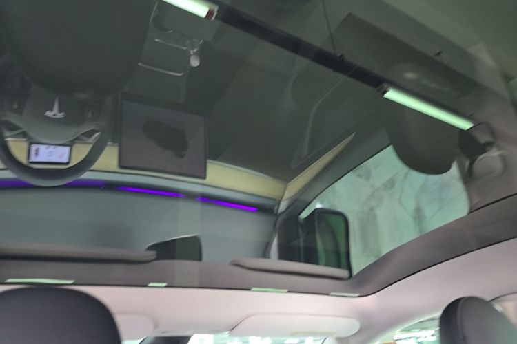 Tesla Model Y 2023 car image #18