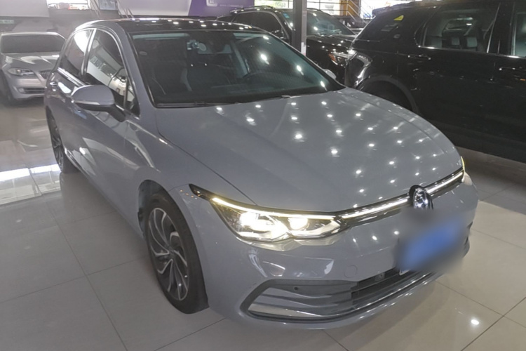 Volkswagen Golf 2022 car image #4