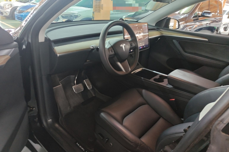 Tesla Model Y 2023 #16 Tesla Model Y 2023 car image #16