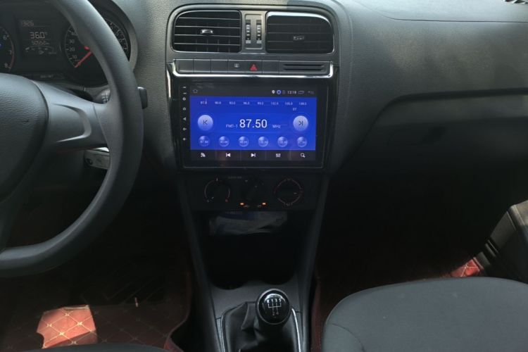 Volkswagen Polo 2017 car image #13