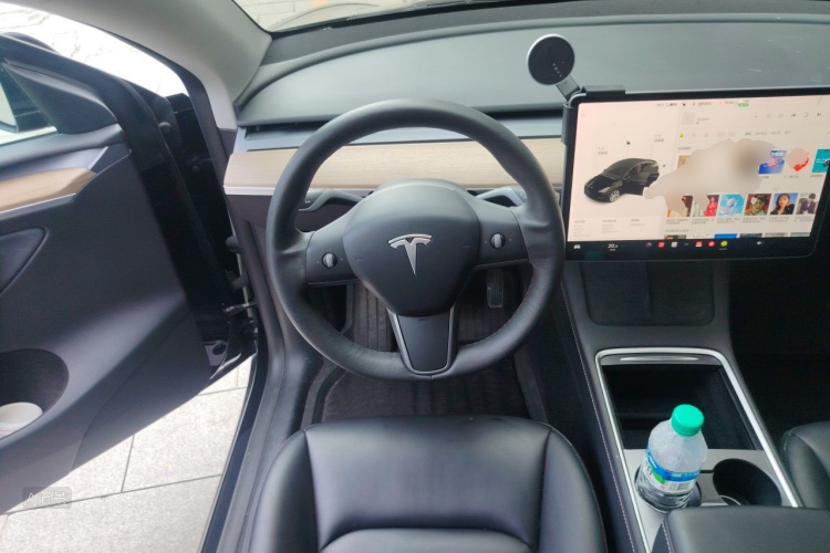 Tesla Model Y 2021 #12 Tesla Model Y 2021 car image #12