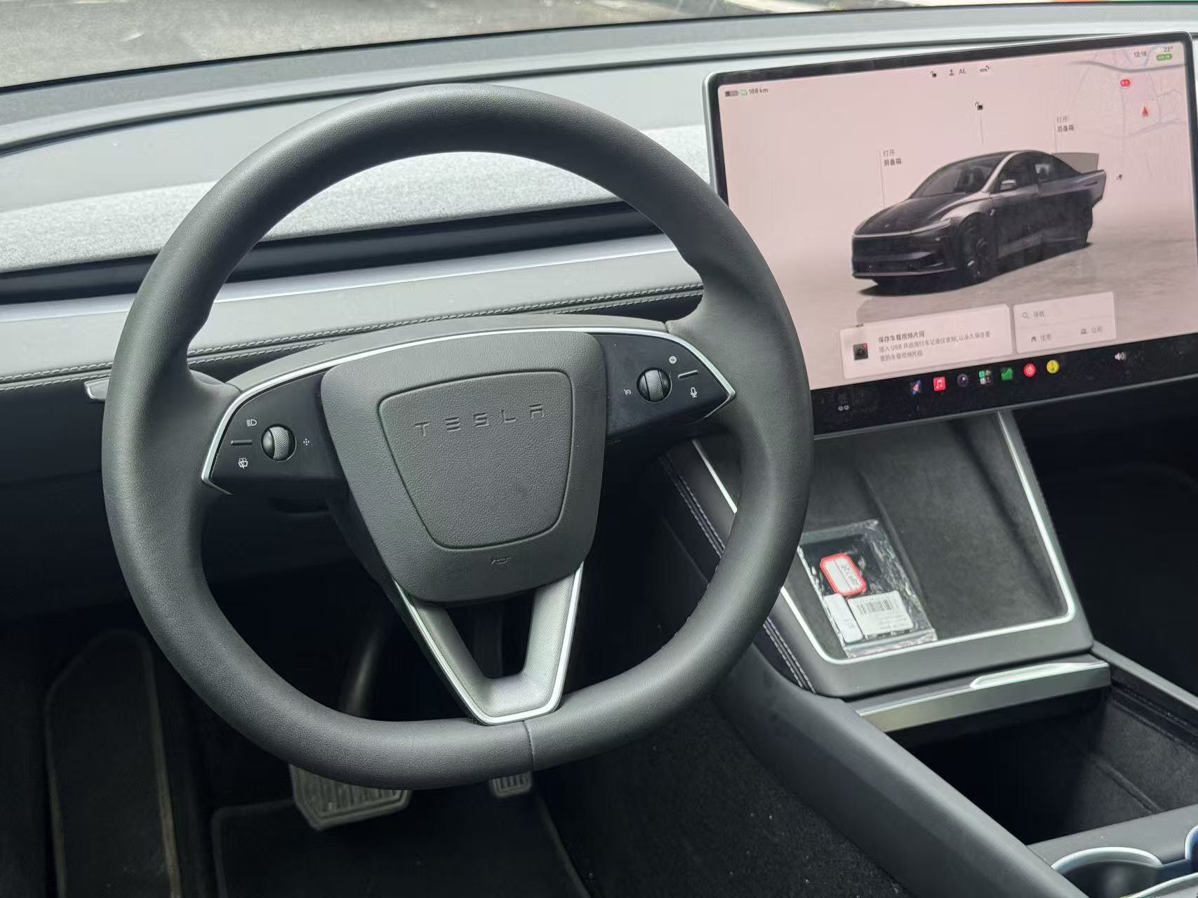 Tesla Model Y 2025 immagine di auto #9