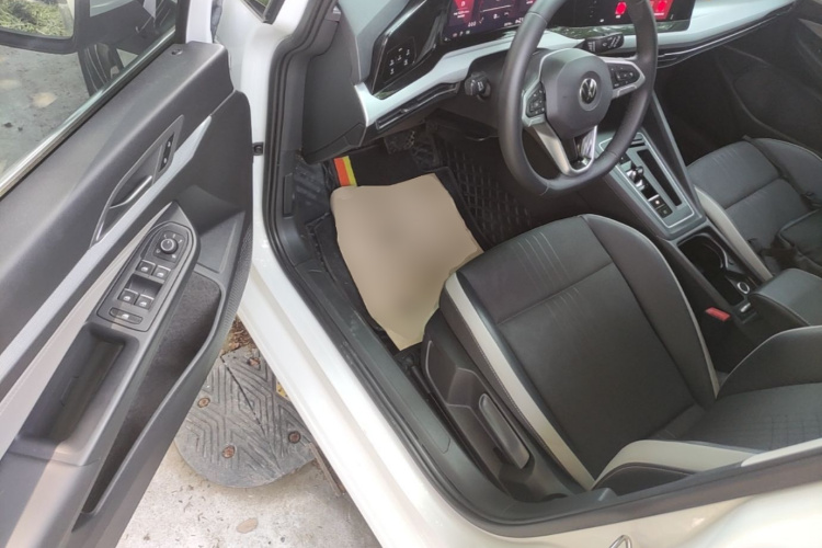 Volkswagen Golf 2023 car image #16