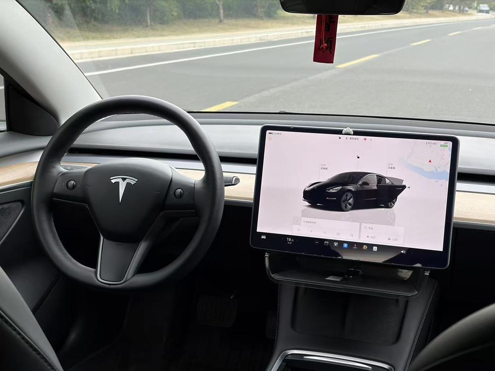 Tesla Model 3 2023 car image #8