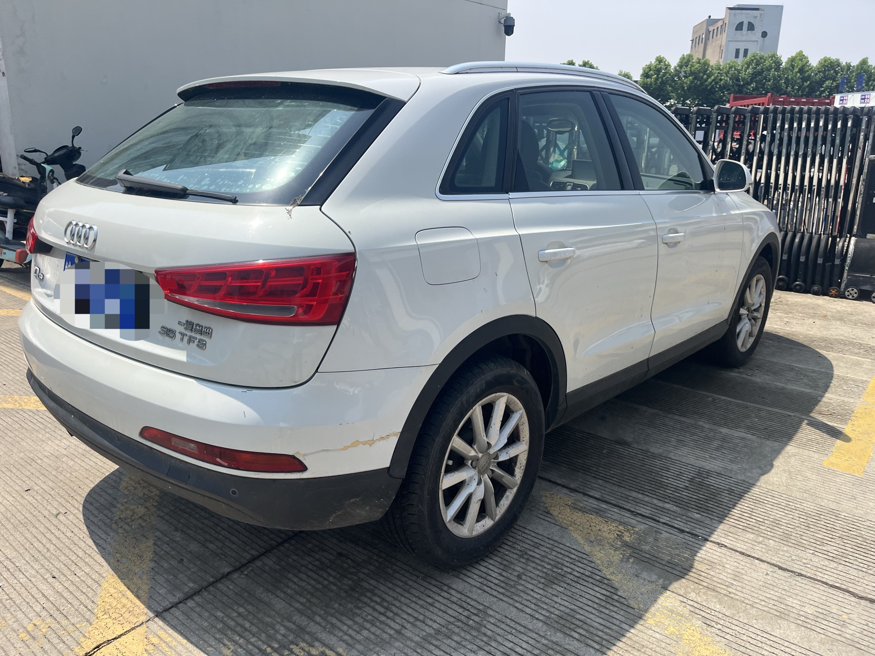 Audi Q3 2014 car image #8