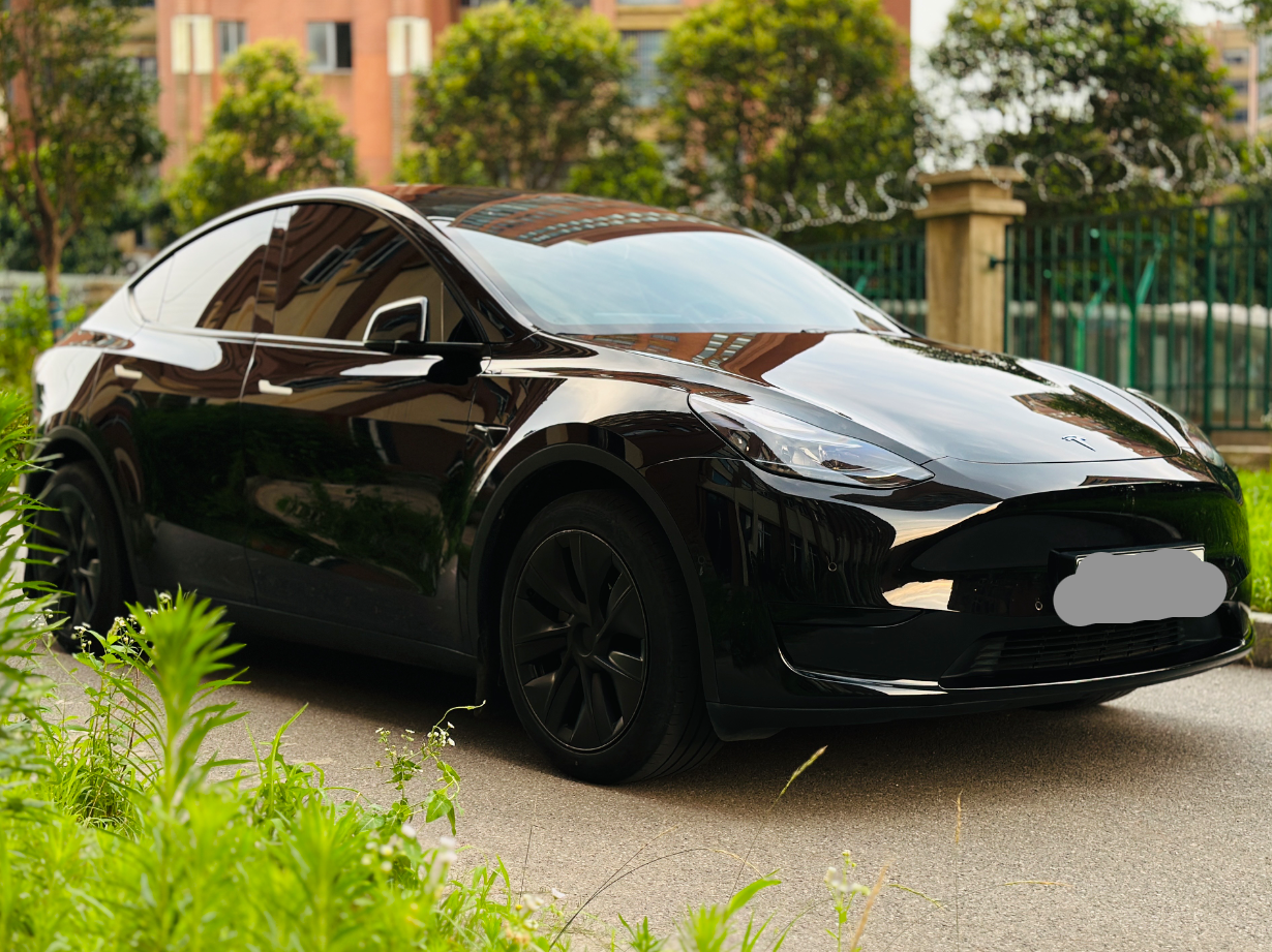 Tesla Model Y 2023 car image #5