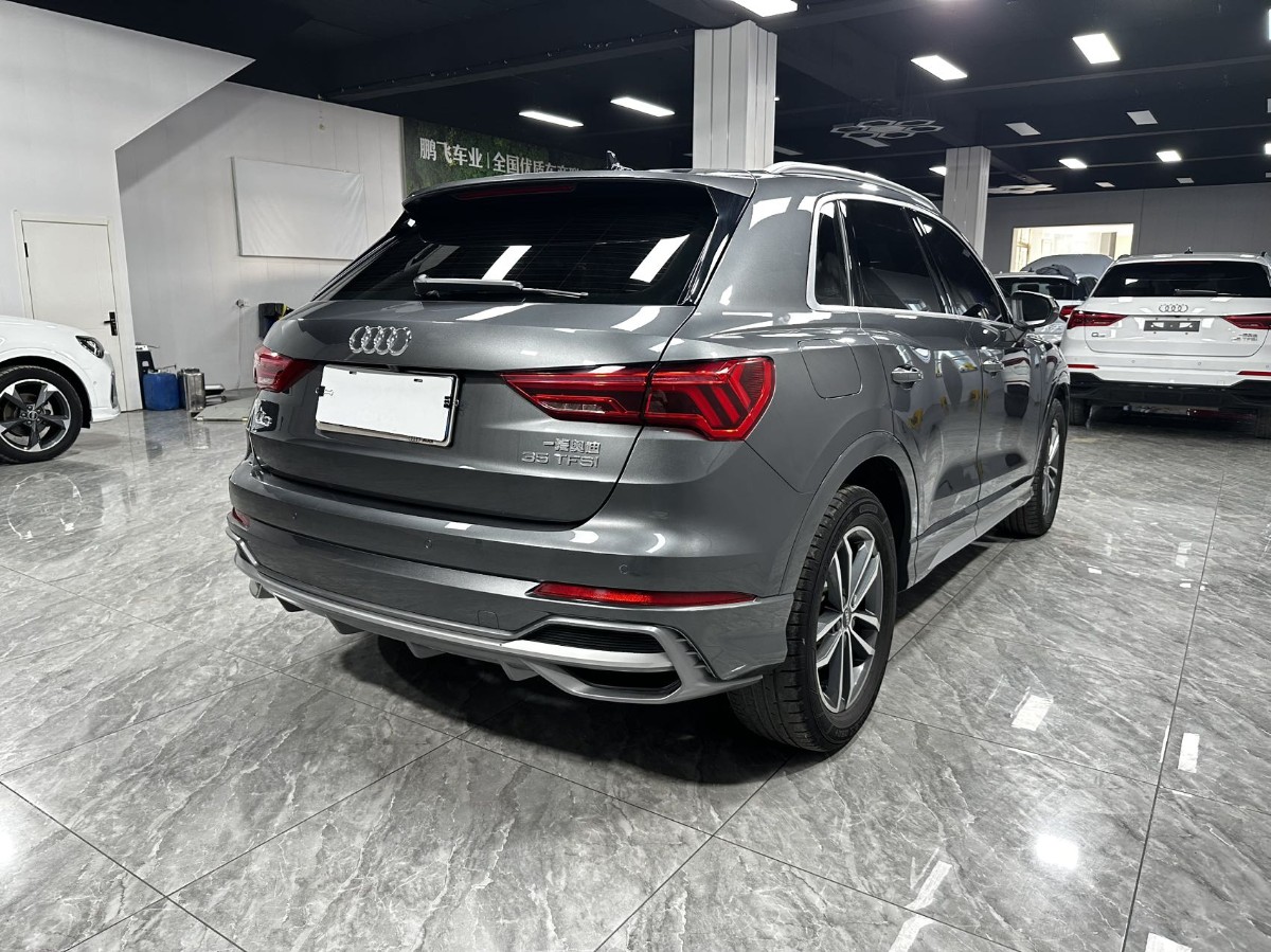 Audi Q3 2023 car image #7