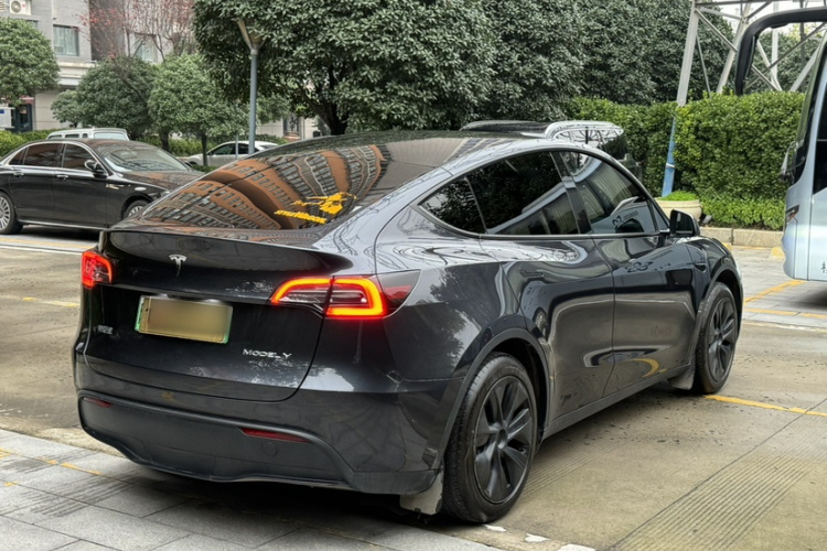 Tesla Model Y 2024 #7 Tesla Model Y 2024 صورة سيارة #7