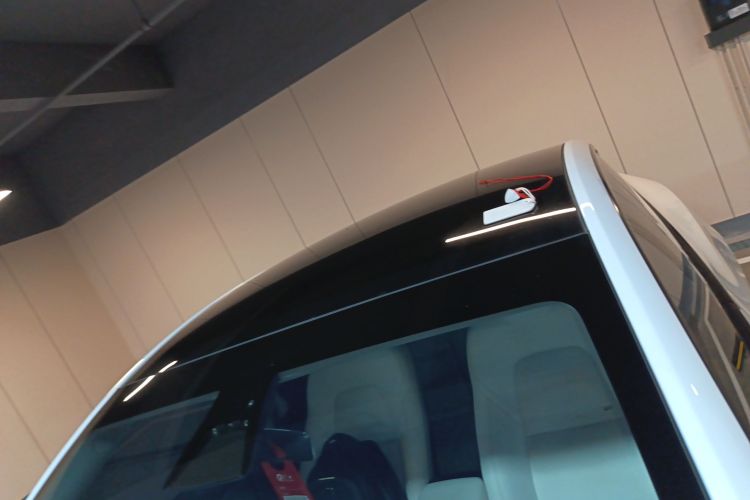Tesla Model Y 2023 car image #23