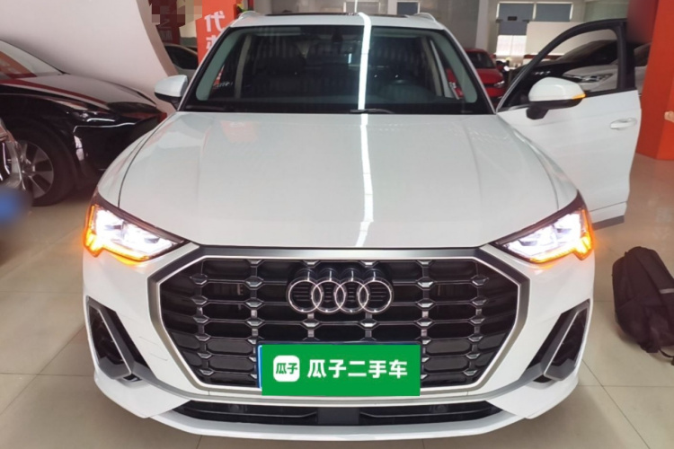 Audi Q3 2022 car image #3