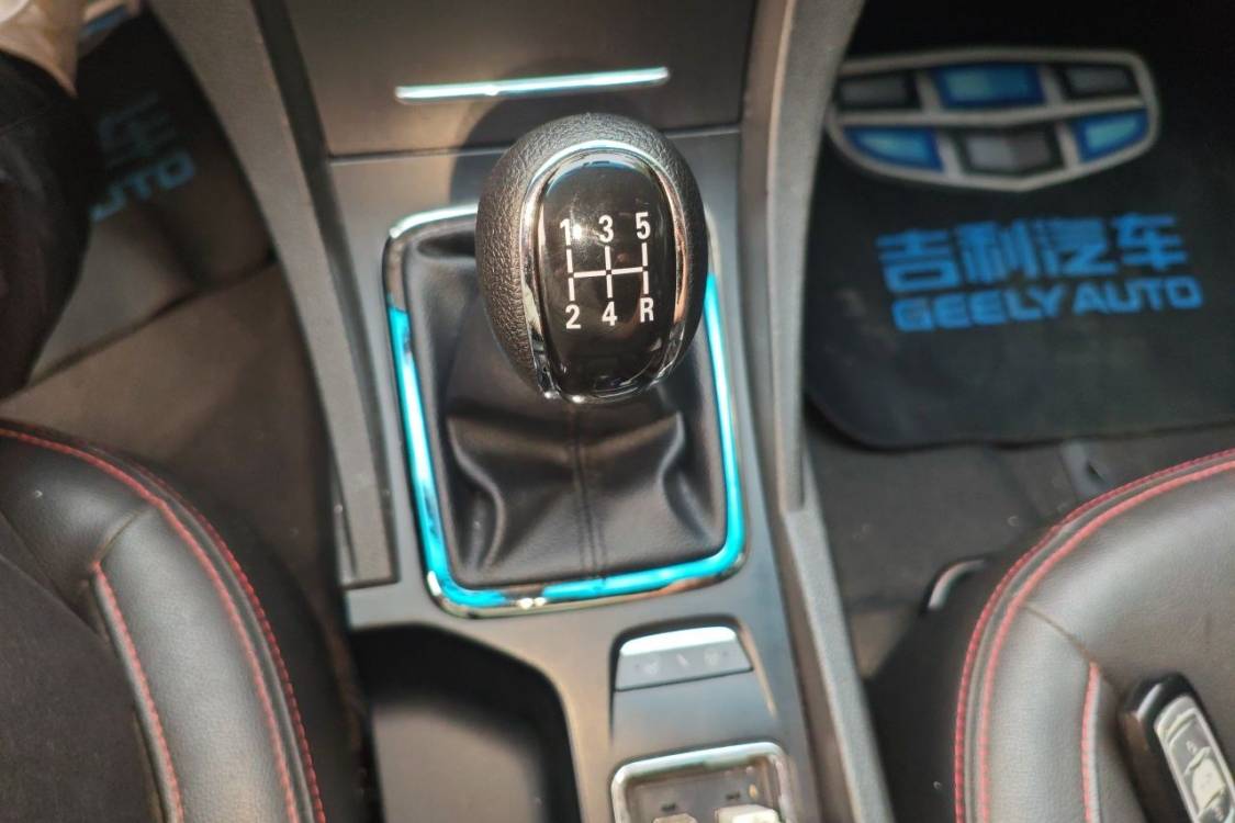 GEELY Emgrand 2015 #28 GEELY Emgrand 2015 изображение автомобиля #28