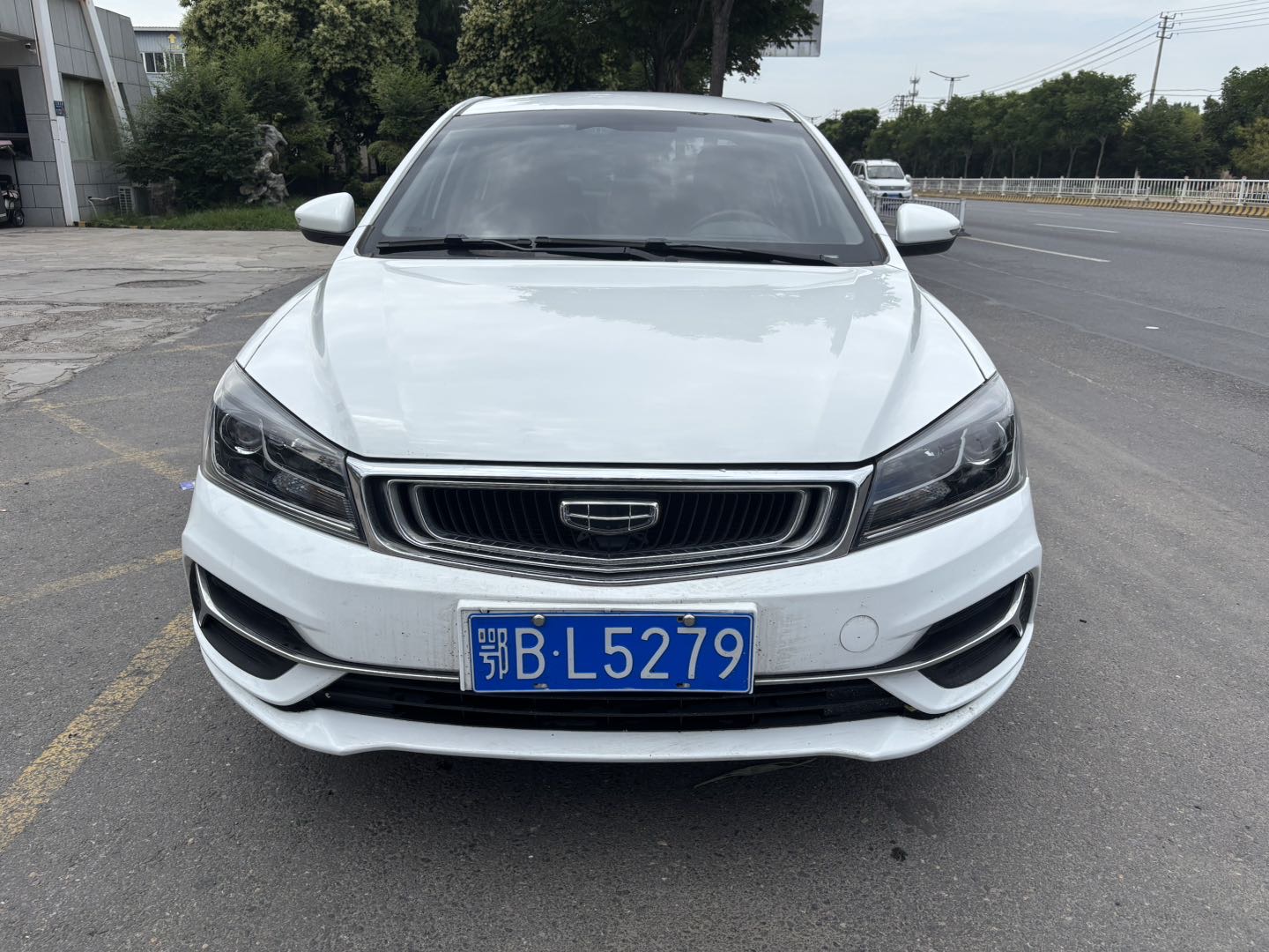 GEELY Emgrand 2019 #2 GEELY Emgrand 2019 car image #2