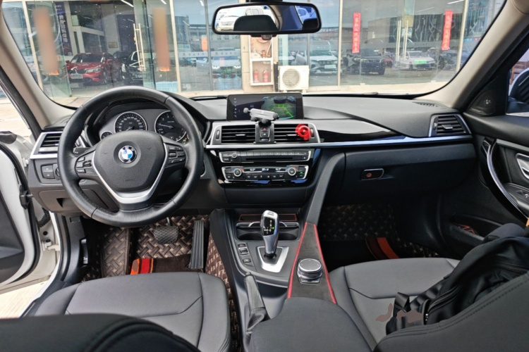 BMW 3 Series 2017 immagine di auto #11