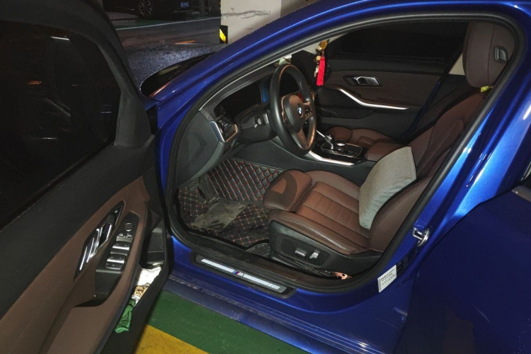 BMW 3 Series 2020 car image #9