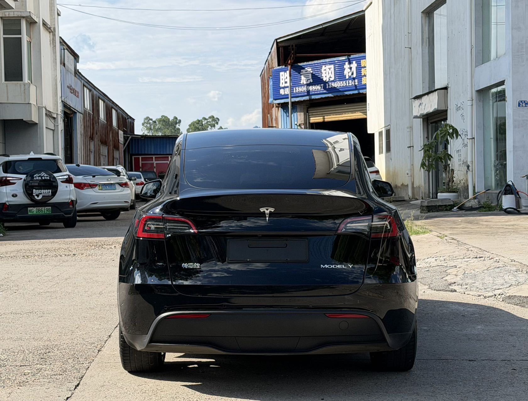 Tesla Model Y 2023 car image #8