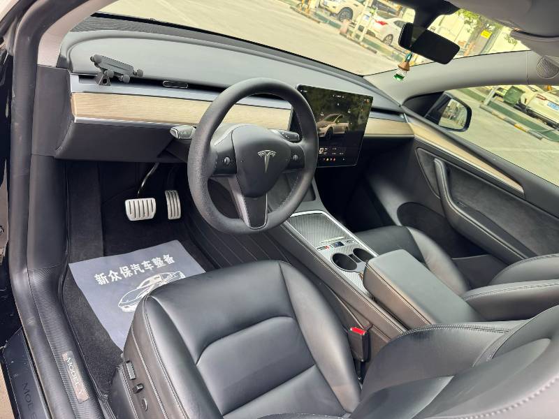 Tesla Model Y 2023 car image #7