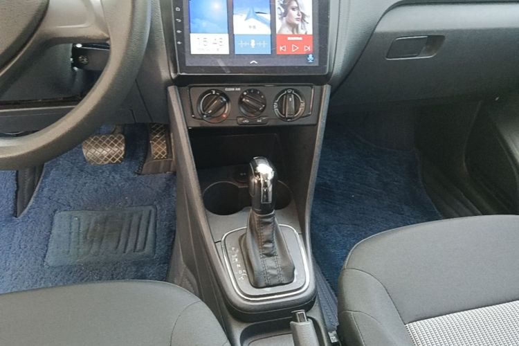 Volkswagen Polo 2018 car image #14